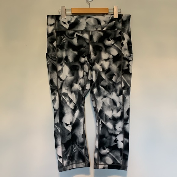 Lululemon Speed Up Crop 21” - Picture 2 of 7